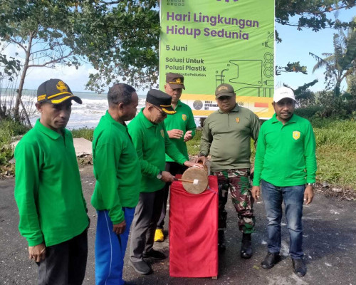 Ratusan Kilogram Sampah Plastik Terkumpul di Pesisir Pantai Masnana