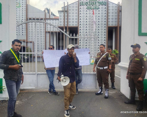 SMMI Demo Minta Kejati Buka Kembali Kasus Korupsi DPRD Kota Ambon