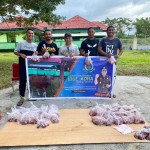 Kejari SBB, Salurkan Daging Kurban ke Pegawai dan Masyarakat. 