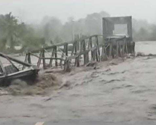 Jembatan Kawanua Putus Diterjang Banjir, Transportasi Lumpuh
