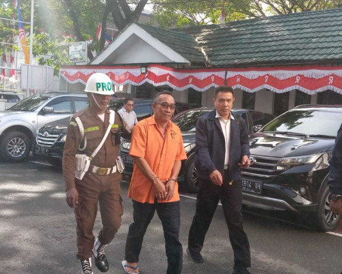 Mantan Kadishub SBB Cs Dijebloskan ke Rutan Waiheru