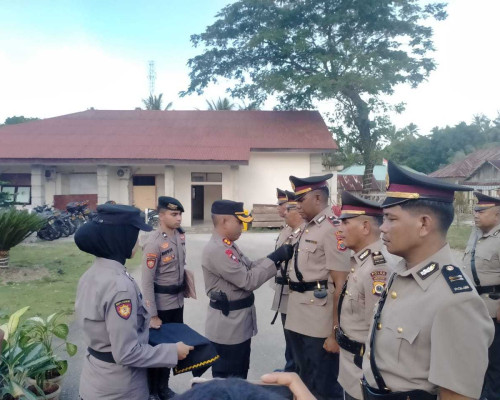 Agung Gumilar Lantik Perwira di Polres Buru Selatan