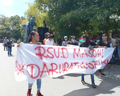 Pelayanan Buruk, Warga Demo Minta Direktur RSUD Masohi Diganti