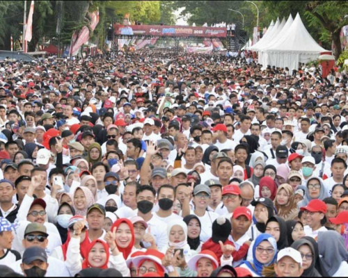 Ketum IKA Unhas Berhasil Kolaborasikan 500.000 orang di Jalan Santai