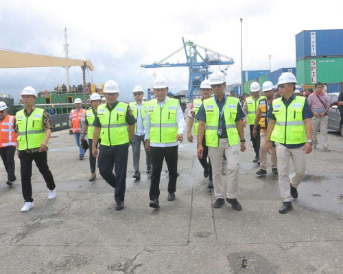 Walikota Bersama Kepala Perum Bulog Tinjau Beras Impor dari Vietnam