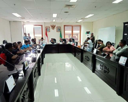 Sopir Truk Namlea-Bursel Adukan Polres Buru ke DPRD dan Polda