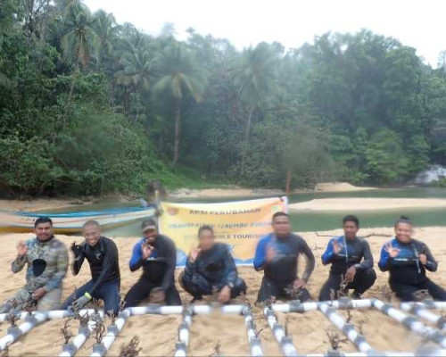 Dukung Aksi Perubahan, Kelompok Diving Tanam Terumbu Karang di Lokasi Wisata Air Babunyi