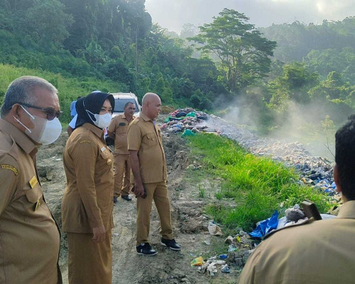 Bupati Bursel Tinjau TPA Sampah di Dusun Wamsoba