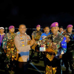 Di HUT TNI, Personil Lantamal IX dapat Suprise dari Kapolsek KPYS