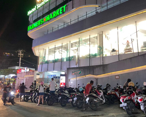 Dishub Diminta Tegur Pengelola Parkir Santika