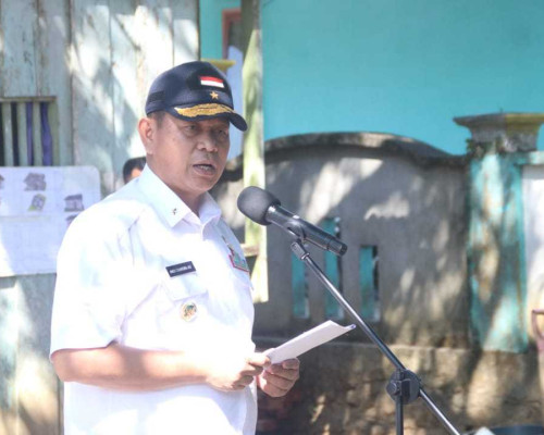 Penjabat Bupati SBB Meletakan Batu Pertama Pembangunan Rumah Layak Huni