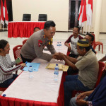 Polres SBB Fasilitasi Pemberian Santunan PT SMI Kepada Keluarga La Riswandi