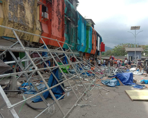 Dishub Kota Ambon Bongkar Lapak di Teminal Mardika
