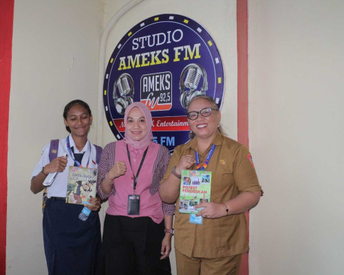 Tim ‘ Jurnalis ‘ SMPN 13 Ambon Tingkatkan Minat Literasi Siswa 