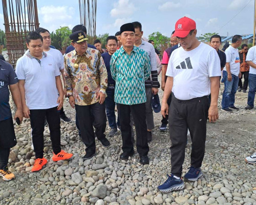 Menko Muhadjir Tinjau Pembangunan Masjid Hj Andi Nurhadi Milik Mentan Amran