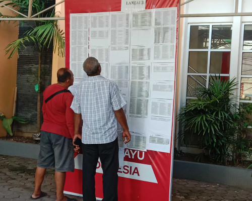 Protes Kebijakan Satu Lapak Dua Pedagang