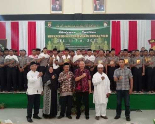 Siswa Bintara Polri di SPN Passo Khatam Alquran   