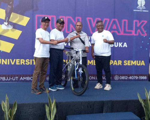 Ratusan Peserta Ikut “ Fun Walk “  UT Ambon