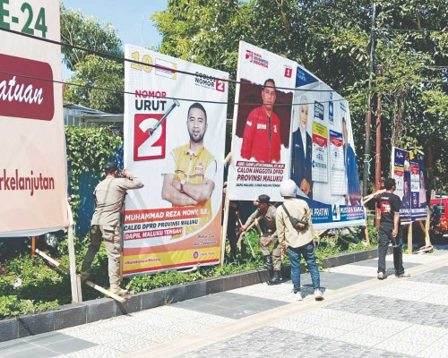 Banyak APK Caleg Dipasang di Pohon, Bawaslu Terkesan Cuek