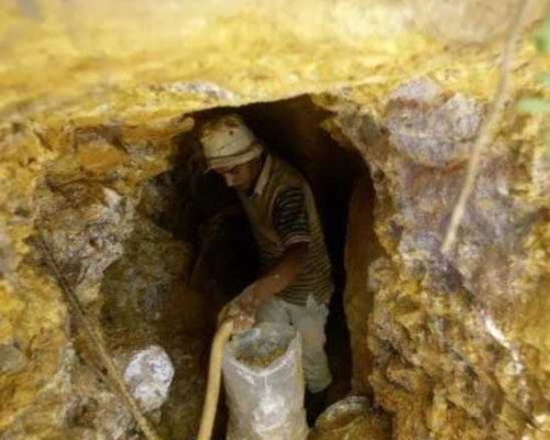 Gali Emas di Pagi Subuh, Dua Penambang Meninggal Tertimbun Longsor