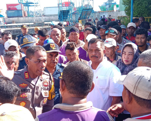 Ratusan Buruh TKBM Ambon Gelar Aksi Mogok Kerja, Ini Penyebabnya