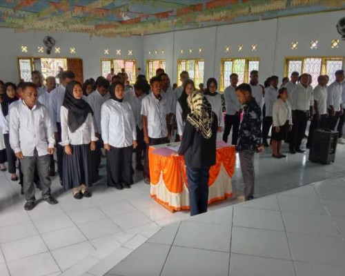 Panwascam Amalatu Lantik 42 Pengawas TPS