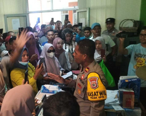 Penghuni Ruko Mardika Ancam Tutup Jalan