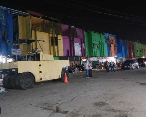 Pengaspalan di Kawasan Terminal Mardika Tuntas