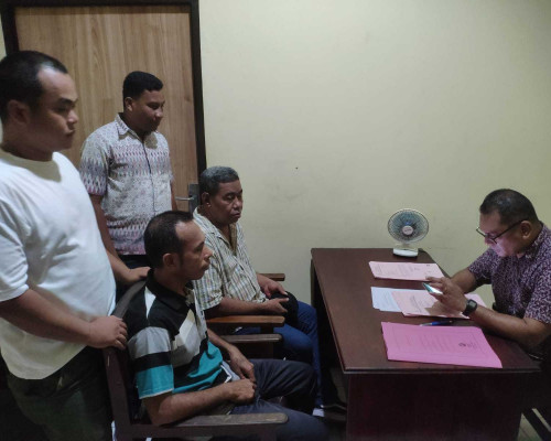 Polsek KPYS Ambon Serahkan Tersangka Kasus Senpi Ilegal ke Kejari Ambon