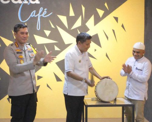 Resmikan Media Cafe, Wattimena: Berikan Pelayanan Terbaik Agar Pengunjung Nyaman