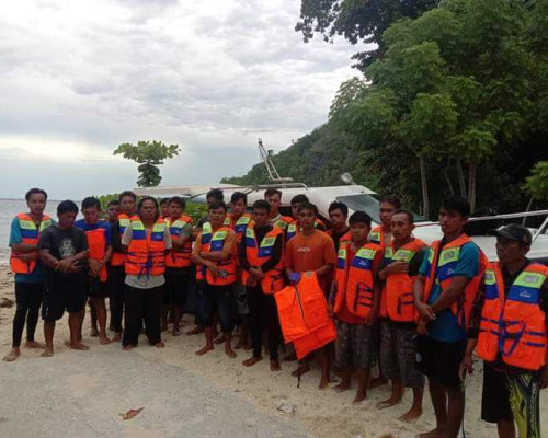 KM  Mitra Tomini 03 Tenggelam di Laut Buru Selatan, 21 ABK Selamat