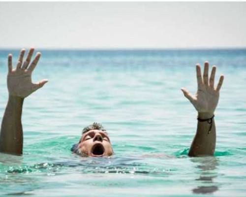 Perahu Terbalik, Dominggus Meninggal