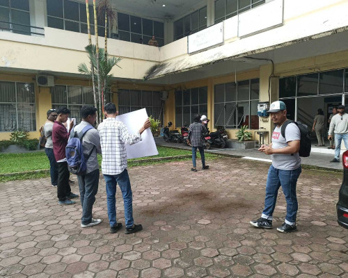 Pembangunan Limbah B3 Diduga Mangkrak, Mahasiswa Demo DLHP Maluku 