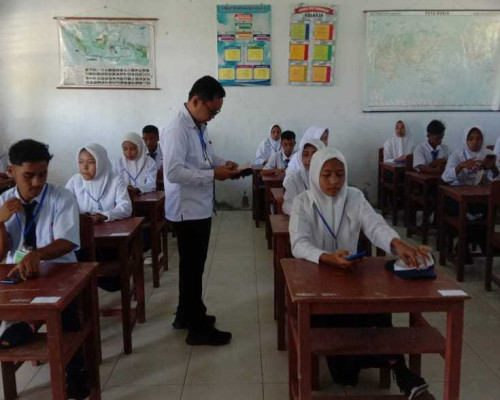 Ribuan Pelajar SMP  di Bursel Ikut Ujian Akhir Sekolah 