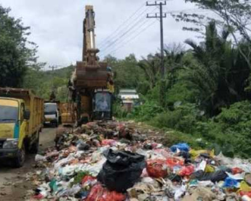 DLHP Ambon Angkut 150 Ton Sampah di Ahuru