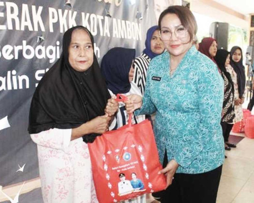 PKK Kota Ambon Berbagi Kasih Dengan Sesama