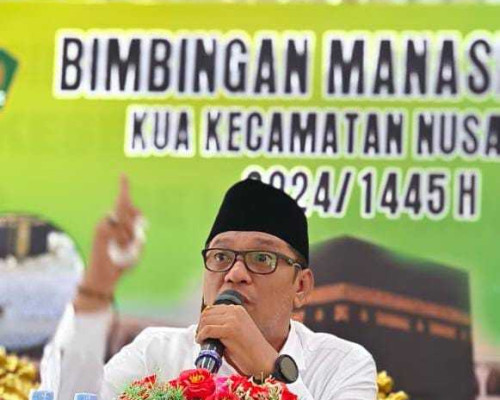 KUA Nusaniwe Gelar Bimbingan Manasik Haji