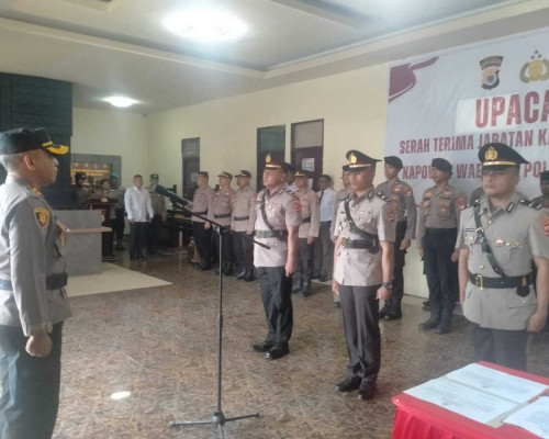 Lantik Kapolsek Waesama dan Kasat Samapta  Polres Bursel , Ini Pesan Gumilar