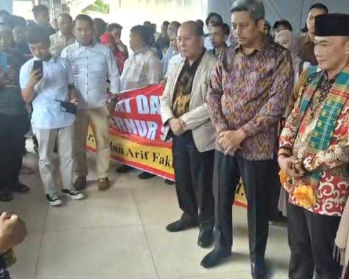 Pengurus Pusat IKA UNHAS dan IKA Maros Sambut Pj Gubenur Sulsel Zudan Arif di Bandara