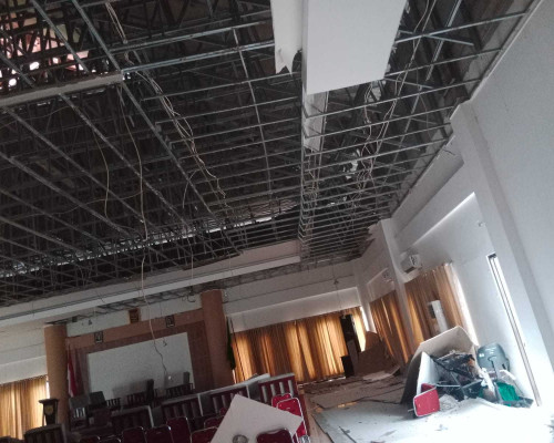 Plafon Aula Kantor Bupati Bursel Ambruk