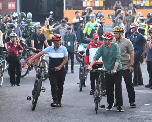 Presiden Jokowi dan Mentan Amran Sarapan dan Bersepeda Bareng di Lombok