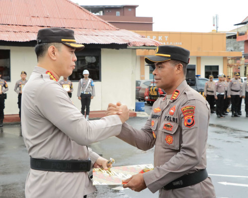 Gagalkan Penyulundupan Senpi ke Papua, AKP Julkisno Kaisupy dan Delapan Anggotanya Dapat Penghargaan