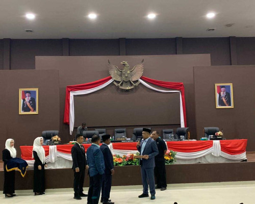 Bupati SBT Serahkan LKPJ Tahun 2023 ke DPRD