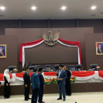 Bupati SBT Serahkan LKPJ Tahun 2023 ke DPRD