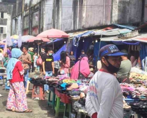 Pembongkaran Lapak di Terminal Mardika Ditunda