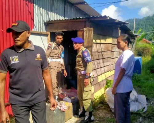 Dibakcup  Polres Bursel, Petugas Satpol PP  Razia Dugaan Penimbunan BBM di Namrole