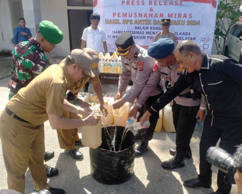 Polres Bursel Musnahkan Ribuan Liter Miras Hasil Operasi Antik
