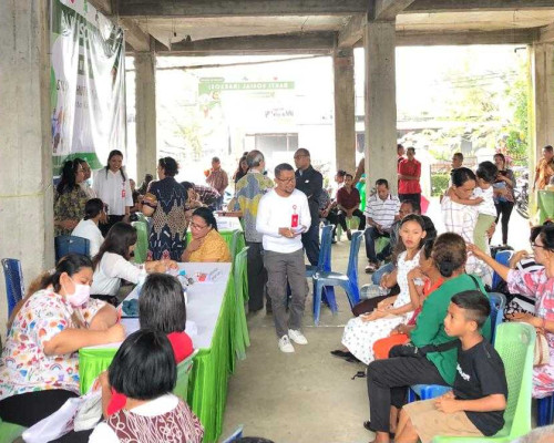 Ratusan Warga Gereja Dapat Pengobatan Gratis RS Otto Kuyk 