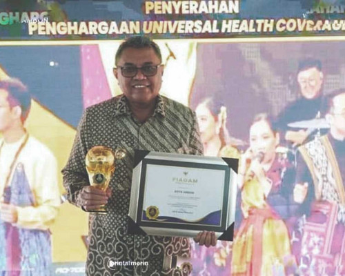 Dominggus Kaya Terima Penghargaan dari Wapres