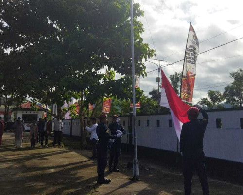 Peringati HUT RI ke 79, KPU Bursel Gelar Upacara Bendera 
